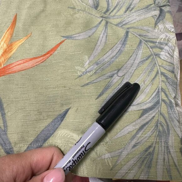 Tommy Bahama 100% Silk Floral Hawaiian Short Sleeve Button Up Shirt Men's Sz L - Picture 3 of 8